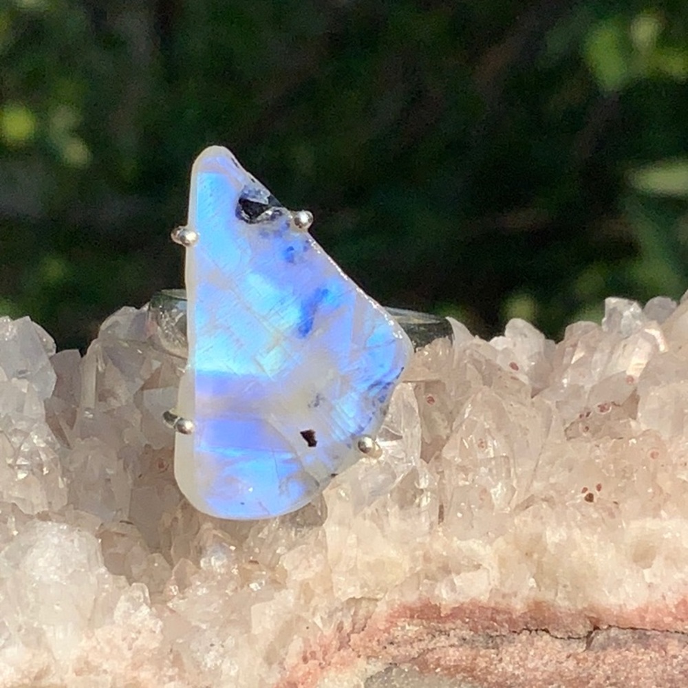 BOUTIQUE RAINBOW MOONSTONE& QUARTZ 925 SILVER RING